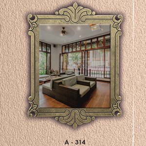 Exquisito Espejo de Diseño Antiguo con un Marco Dorado Altamente Ornamentado que Irradia Elegancia Vintage - Product Image 2