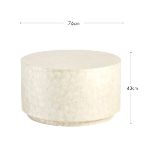 Elegante mesa auxiliar de nácar, mesa auxiliar bohemia color crema hecha a mano, mueble decorativo luminoso y sostenible de Vietnam - Product Image 2