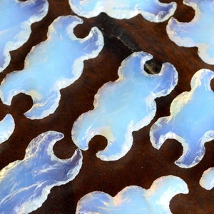 Witch's Opalite Crescent Triple Moon Healing Pendientes Pulidos Triple Goddess Dangles para Mystic Love and Intuition Jewelry - Product Image 1