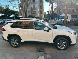 Toyota RAV4 2.5 Híbrido AWD SUV Dinámico Automático, Vehículo Familiar de Bajo Consumo - Product Image 5