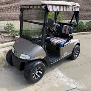 รถกอล์ฟไฟฟ้า EZGO Freedom RXV 2 ที่นั่ง แบตเตอรี่ลิเธียม ได้รับการรับรองมาตรฐาน EEC โครงอะลูมิเนียม ใช้ได้บนถนนสาธารณะ เหมาะสำหรับรีสอร์ท โรงแรม และคลับ - Product Image 3