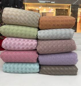 Tissu en polyester léger et doux, brodé, avec un motif floral sur toute la surface, pour robe de mariée - Product Image 1
