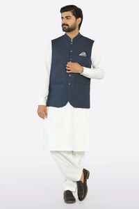 Elegante conjunto de chaleco de boda gris personalizado con pañuelo y corbata para hombre - Product Image 4