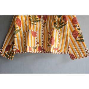 Chaqueta acolchada Kantha de algodón indio para mujer, abrigo acolchado con patchwork floral, con bolsillos, cuello en V, ropa de invierno, regalo para ella - Product Image 3