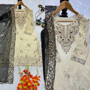 Ensemble Salwar Kameez de cérémonie pour mariage avec Duppata fantaisie et broderies riches en soie - Product Image 1