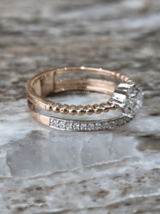 Bague de fiançailles en diamant de laboratoire 0,60 ct, or 14 carats, double alliance, design halo, sertissage pavé, certifiée IGI, élégante pour mariée - Product Image 3