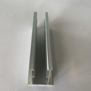 Rail de montage solaire en aluminium pour système de montage solaire de haute qualité, fabriqué au Vietnam - Product Image 1