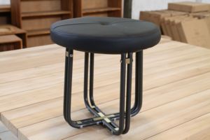 Taburete Moderno Compacto de Acero con Acabado Duradero y Diseño Minimalista - Product Image 6