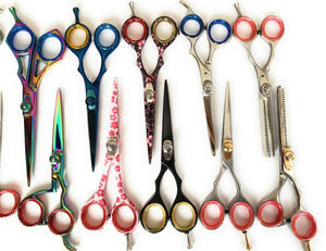 Ciseaux de coiffure professionnels VG10 en acier inoxydable, légers et tranchants, pour droitiers, outil de coupe de salon, prix compétitif - Product Image 2