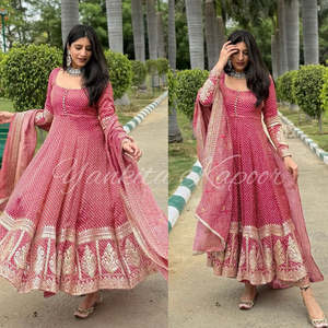 Vestido de Fiesta Hecho a Mano por Diseñador, Corte en A, Cintura Imperio, con Dupatta y Pallu - Product Image 5