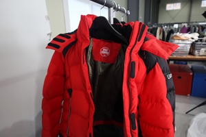 Yoursup Chaqueta Acolchada de Plumas de Pato y Ganso Coreana Auténtica Usada, Fardos Transparentes de 100 kg, Venta al por Mayor en Landa Bazaar, En Stock - Product Image 2