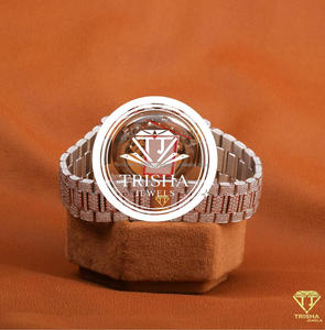 Elegante reloj de moda para mujer con brazalete de acero inoxidable y diseño de esfera texturizada - Product Image 3