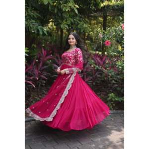 Robe de mariée jacquard avec dupatta à sequins - Product Image 3