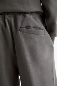 Pantalon de jogging ample et large gris pour homme, style baggy, en coton épais 100 %, fabriqué sur mesure par un fabricant de vêtements - Product Image 2