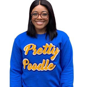 เสื้อสเวตเชิ้ต Pretty Poodle แบบยูนิเซ็กส์ สีน้ำเงิน ลายกราฟิกเชนิลล์สไตล์กรีก คอกลม ลำลอง สตรีทแวร์ สไตล์พรีเมียม - Product Image 1