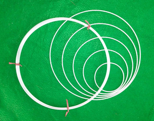 Cercle en fer rond de 25 cm pour la fabrication artisanale de attrape-rêves en bambou et rotin, incluant un kit de 4 cerceaux DIY pour attrape-rêves. - Product Image 4