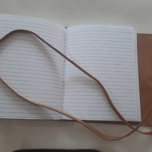 Diario con Cubierta de Cuero Premium, con Papel Rayado y Liso en el Interior para Escribir y Dibujar - Product Image 4