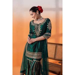 Hermoso Conjunto Indio y Pakistaní de Top, Pantalón y Dupatta para Fiestas - Product Image 5