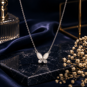 Collar con colgante de mariposa, cadena de eslabones, diseño bonito, acabado pulido minimalista para mujeres y niñas, regalo para uso diario - Product Image 1
