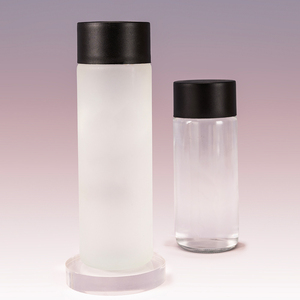 Usine directement fournisseur de glaçage 350ml 400ml 500ml 800ml <span class=keywords><strong>Voss</strong></span> Still bouteille en <span class=keywords><strong>verre</strong></span> d'eau artésienne avec couvercle à vis noir - Product Image 3