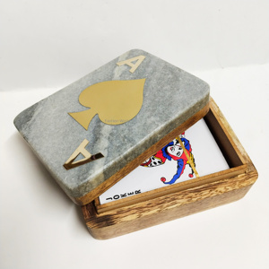 Elegante Caja de Cartas de Juego de Madera Hecha a Mano con Detalles de Latón de Lujo para una Experiencia de Juego Mejorada - Product Image 6