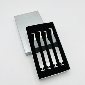 Pinzas de Precisión para Pestañas, Color Marrón, 70 Grados, para Colocación y Extracción de Pestañas Postizas, Diseño Ergonómico Antideslizante, Agarre Personalizado - Product Image 1
