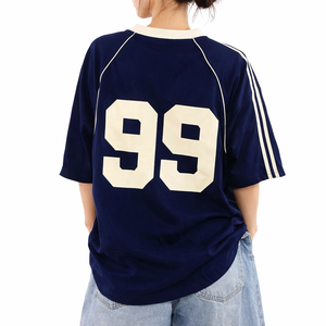 Maillot de football américain tendance 2026 en mélange de coton premium, bleu marine, pour femme, coupe oversize, col en V, avec bandes contrastantes, services OEM - Product Image 2