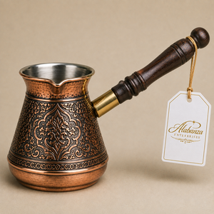 Alabanza - Cafetera Turca Vintage de Cobre, Cezve, con Grabado Floral Martillado y Mango de Madera - Product Image 4