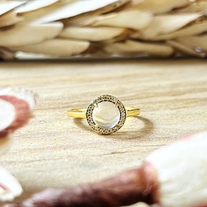 Nuevo Anillo de Cuarzo Transparente Delicado para Mujer, Banda de Latón Estilo Boho, Chapado en Oro de 18k, Minimalista, Halo Solitario, Venta al por Mayor/OEM/ODM - Product Image 3