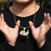 Colliers pendentifs Iced Out Hip Hop avec coq haïtien, en zircone cubique taille baguette et plumes de queue aux couleurs du drapeau, bijoux de charme pour les fans de la culture streetwear