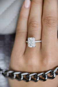 แหวนเพชรทรงเรเดียนท์คัทสำหรับผู้หญิง ทอง 14K สไตล์คลาสสิก ได้รับการรับรองจาก IGI เพชรเลี้ยงในห้องปฏิบัติการ - Product Image 2