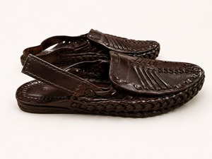 Mocassins plats traditionnels en cuir véritable marron Kolapuri, tissés à la main, avec sangle à boucle, sandales décontractées pour hommes, chaussures d'hiver et d'été - Product Image 4
