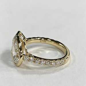 แหวน Toi Et Moi เพชรทรงหยดน้ำและมรกต 1 กะรัต ทองคำแท้ 14K เพชรเพาะเลี้ยง ของขวัญสำหรับเพื่อนในโอกาสพิเศษ - Product Image 2