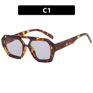 Gafas de Sol de Moda Cómodas con Protección UV400, Diseño Irregular de Doble Puente, Inspiradas en Influencers Europeos y Americanos de Instagram, para Exteriores - Product Image 3
