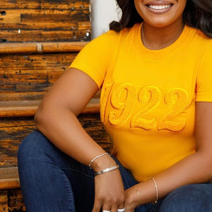 T-shirt en chenille or massif 1922, brodé, pour la sororité Sigma Gamma Rho, avec l'année de fondation grecque 1922, T-shirt universitaire premium - Product Image 3