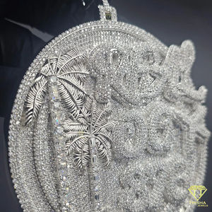 Pendentif rond de luxe en diamant avec motif palmier, style hip-hop, bijou statement glacé - Product Image 6