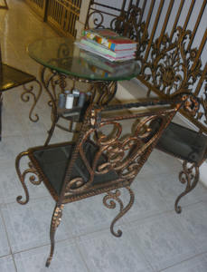 Ensemble de table et chaises en fer forgé décoratif, moderne, écologique et lavable pour jardin, patio, salon et salle à manger - Euro Iron Company - Product Image 5