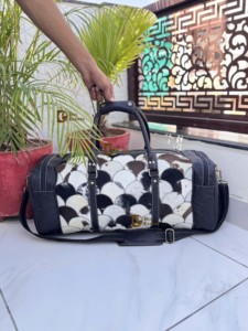 Sac de voyage en cuir véritable à poils, sac de créateur unique fait main, sac de voyage unisexe multi-usages, grand sac de sport - Product Image 3