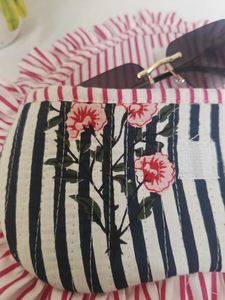Étui à lunettes en coton rayé fait main avec volants roses, rectangulaire, doux et élégant pour femmes, Shree Balajee Garments - Product Image 5