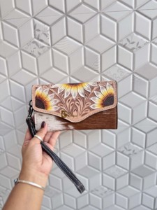 Nuevo bolso de mano de cuero con diseño de girasol, hecho a mano, estilo bohemio, con correa para uso diario. - Product Image 4
