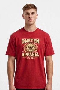 เสื้อยืดคอกลมแขนสั้นสีแดงสำหรับผู้ชาย ONETEN พร้อมพิมพ์ลายโลโก้นกอินทรีด้านหน้า - Product Image 1