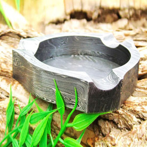 Cendrier décoratif en acier Damas, cendrier à cigarettes en métal lourd avec finition unique pour la maison et le bureau - Product Image 1