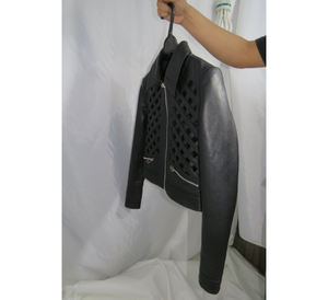 Chaqueta corta de cuero genuino tejido negro para mujer, impermeable, diseño personalizado, de invierno, con cierre de cremallera, de piel de vaca, al por mayor - Product Image 2