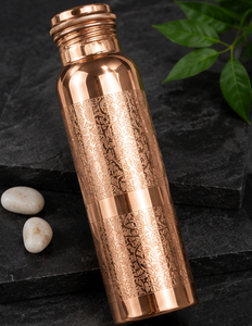 Botella de Bienestar Ecológica de Cobre Puro de la Dinastía CopperSmith, con Grabado Intrincado, Diseño Minimalista, Tapa Hermética - Product Image 5