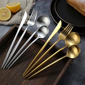 Juego de Cubiertos de Acero Inoxidable al por Mayor, Estilo Nórdico, Juego de Cubiertos Portátil Portugués, Juego de Cucharas y Tenedores Dorados - Product Image 1
