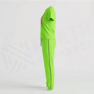 Conjunto Deportivo de 2 Piezas para Mujer, Camiseta Verde de Manga Corta con Estampado y Pantalones con Franja Lateral, Tejido Transpirable de Poliéster - Product Image 3