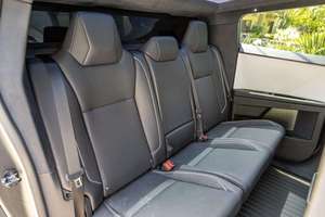 Pick-up électrique tout-terrain haut de gamme Cyberbeast Series 2024 d'occasion - Product Image 3