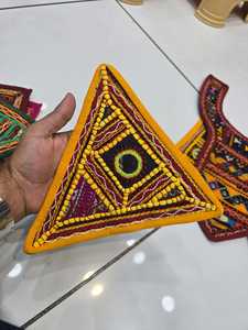 Patch triangulaire brodé à la main et perlé, style à coudre, en tissu toile, pour cadeaux, sacs, chaussures et textiles de maison, vente en gros - Product Image 2