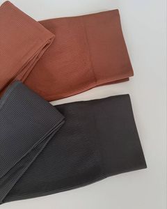 Leggings de yoga pour femme, taille mi-haute, longueur cheville, sans couture, en nylon et élasthanne, taille élastique, couleur unie, 190 GSM, avec ceinture - Product Image 4
