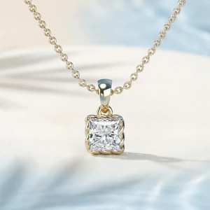 จี้เพชรทรงปรินเซสคัท 18K สีเหลืองทอง ได้รับการรับรองจาก IGI เพชรเพาะเลี้ยงในห้องปฏิบัติการ สำหรับเครื่องประดับสไตล์คลาสสิกสำหรับผู้หญิง สวมใส่ได้ทุกวัน - Product Image 1